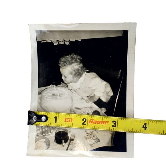 Vtg Baby First Birthday Cake Monochrome Photography Found Snapshot Portrait B&W - Picture 4 of 4